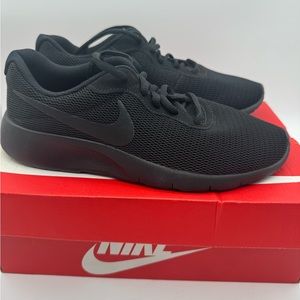 Kids Nike Tanjun (GS) All black size 6.5 Youth shoes